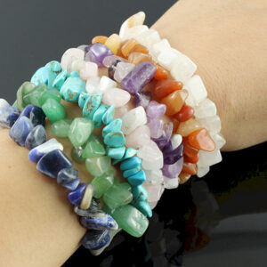 Pulseras con fragmentos de piedras