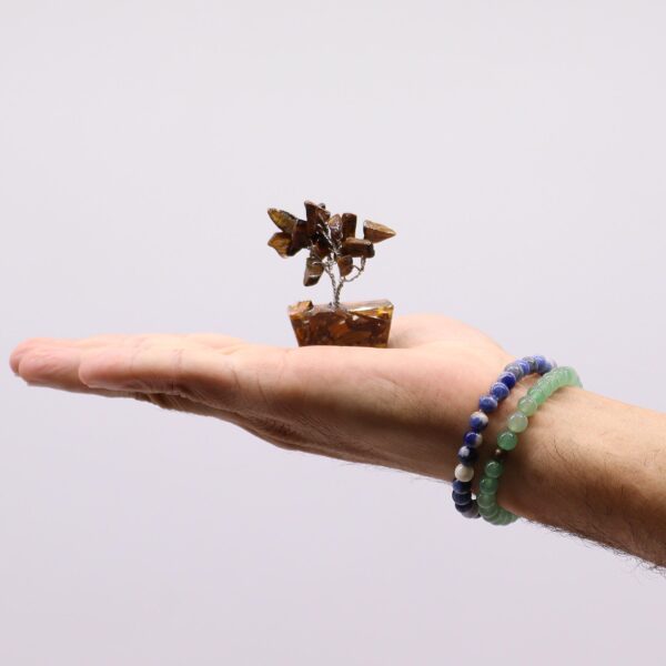 Mini Árbol de Ojo de Tigre sobre Base de Orgonita – 15 Piedras Naturales - Imagen 2
